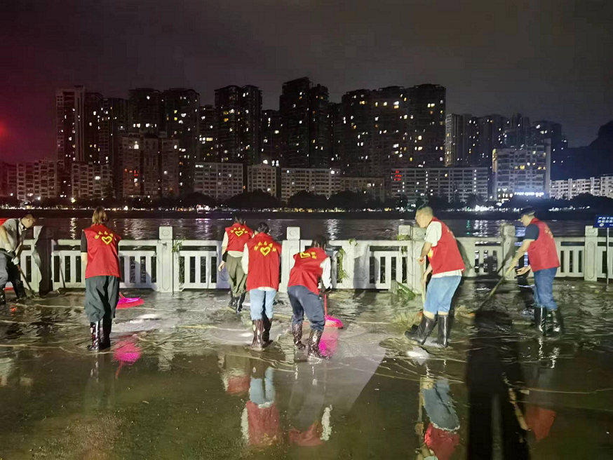 闻“汛”而动 党旗高扬